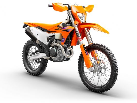  MOTORCYCLES KTM ENDURO MY24 250EXC 520386_MY24_KTM-250-EXC-F_EU_Front-Right_EUROPEGLOBAL