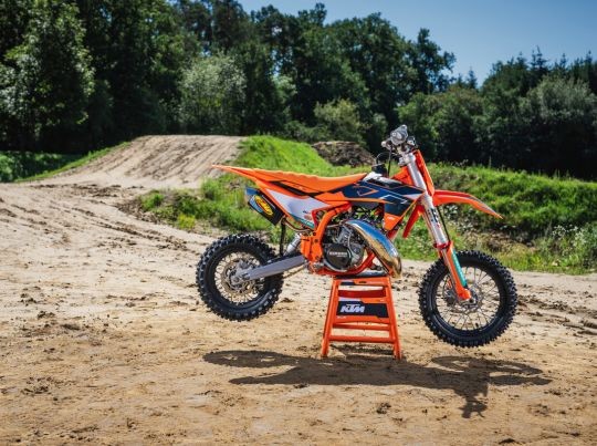  MOTORCYCLES KTM MINICYCLE MY24 50SX Factory Edition 547978_546765_MY24 KTM 50 SX FACTORY EDITION_Static_MSP_Static_STATIC