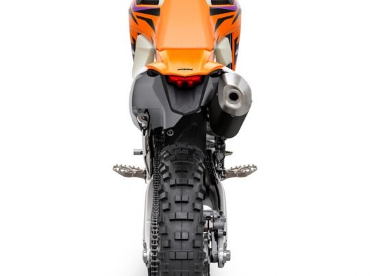  MOTORCYCLES KTM ENDURO MY24 450EXCF 520452_MY24_KTM-450-EXC-F_EU_Rear-Above