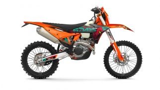  MOTORCYCLES KTM ENDURO MY27 737649_MY27_KTM_500_EXC-F_6DAYS-right-side-view_6DAYS_STUDIO