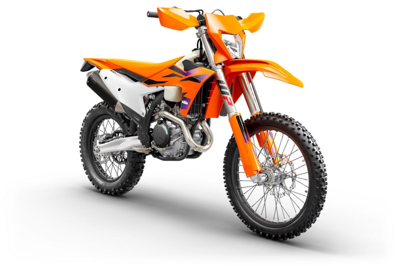  MOTORCYCLES KTM ENDURO MY24 500EXCF 520495_MY24_KTM-500-EXC-F_EU_Front-Right